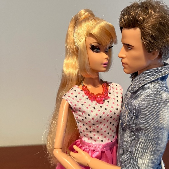 Barbie Doll HTF 2008 Pop Life Barbie Blonde, Gold Label, Limited Edition - Picture 5 of 9